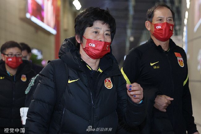 据德国媒体Sport1拜仁方面记者Kerry Hau报道，拜仁确实联系了阿劳霍，后者倍感荣幸，但现阶段无意离开巴萨。